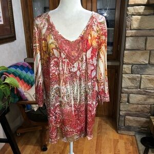 SIZE 18/20 MULTICOLORED PINKS 3/4 SLEEVE TUNIC LENGTH TOP WITH LACE HEART